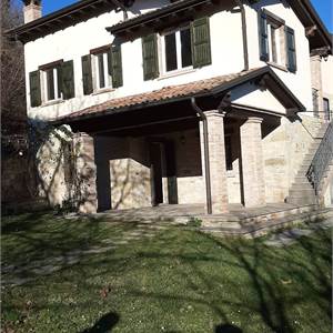 Villa In Vendita a Serramazzoni